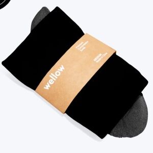 Wellow compression socks